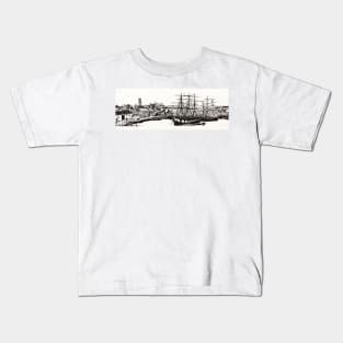 Sailing ships in the harbour Kids T-Shirt